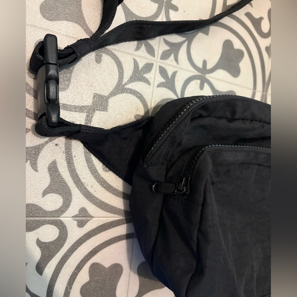 BAGGU Black Fannypack Bag with Dual Zip Pockets - Picture 13 of 14